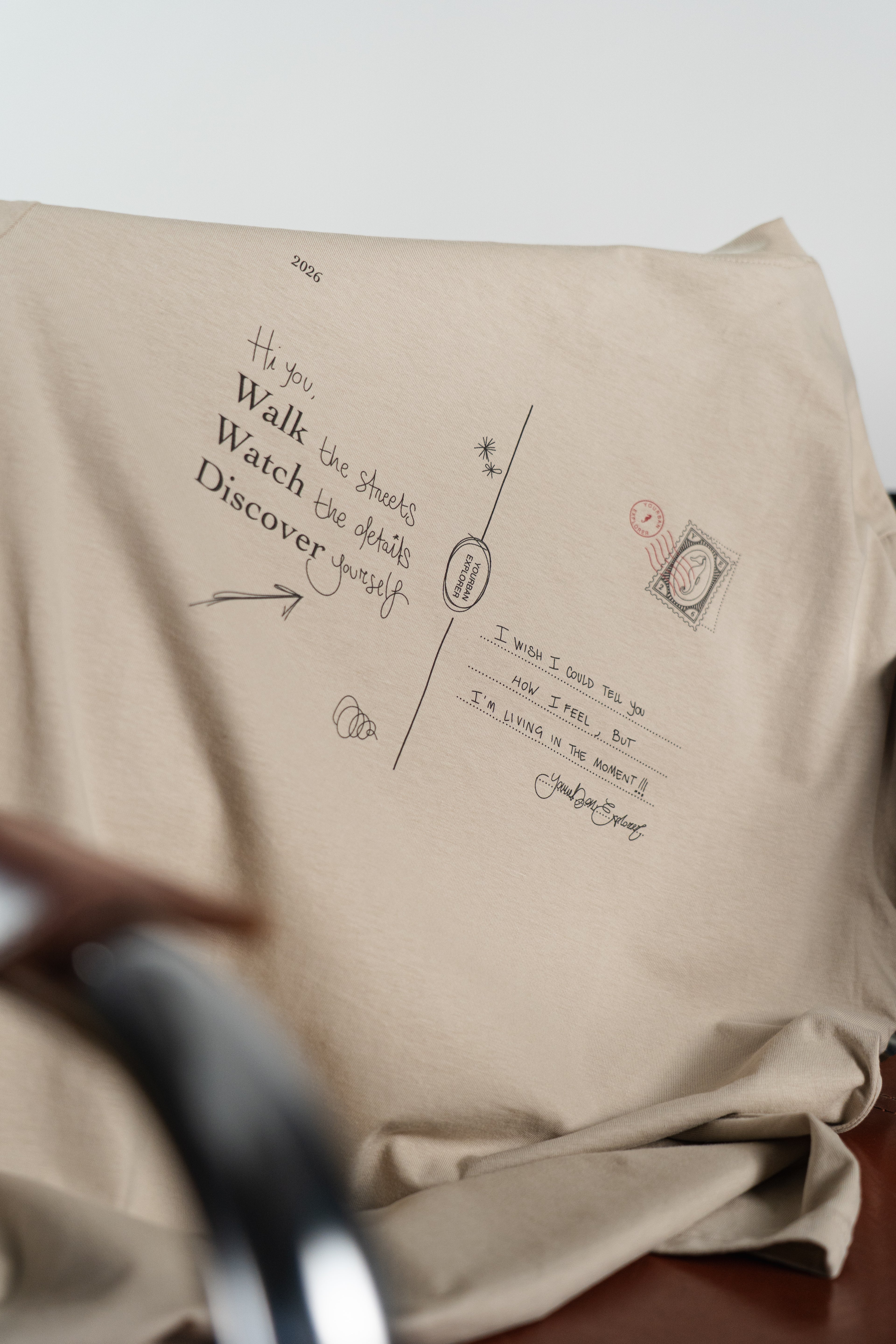 POSTED TEE BEIGE