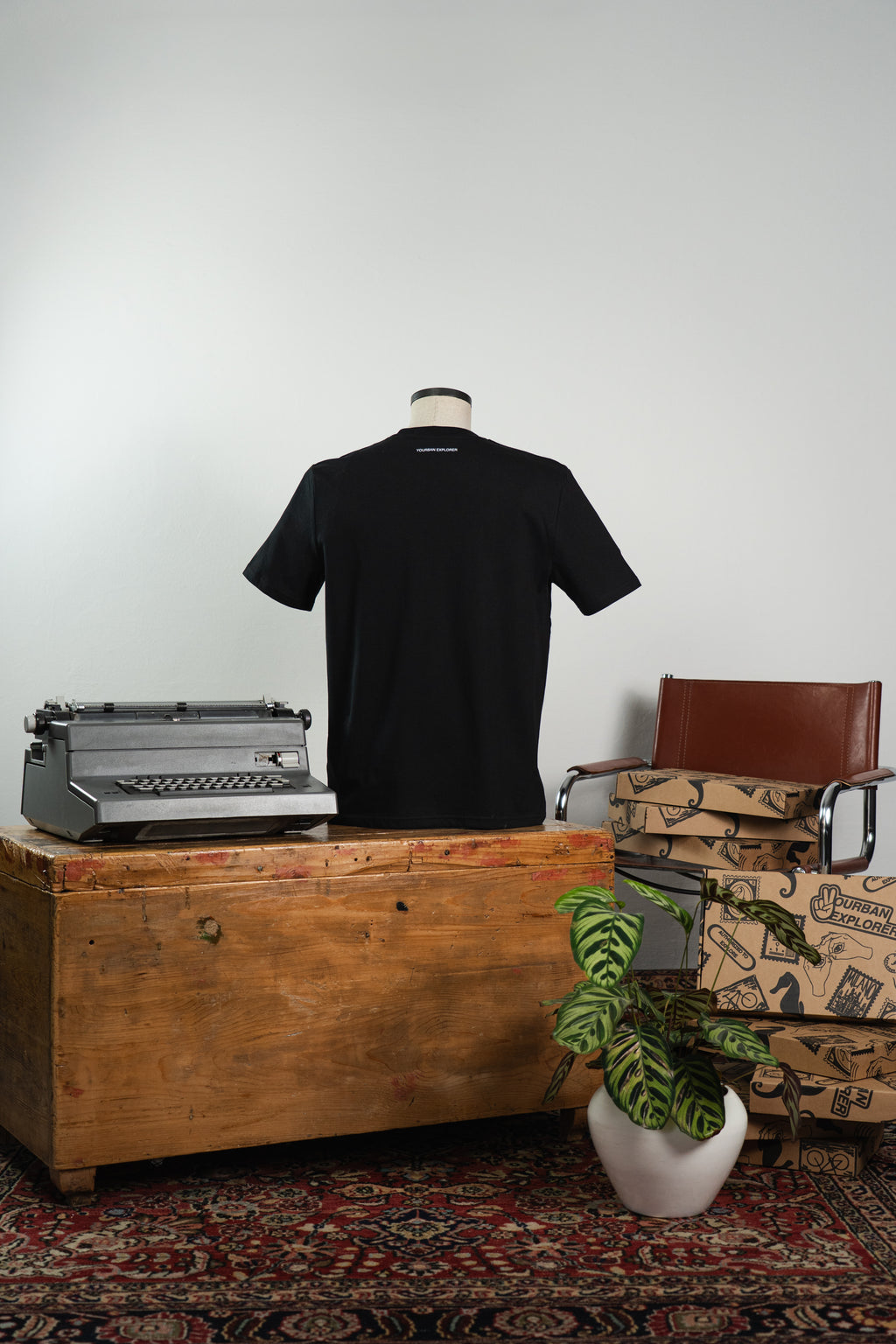 EXPLORER TEE BLACK